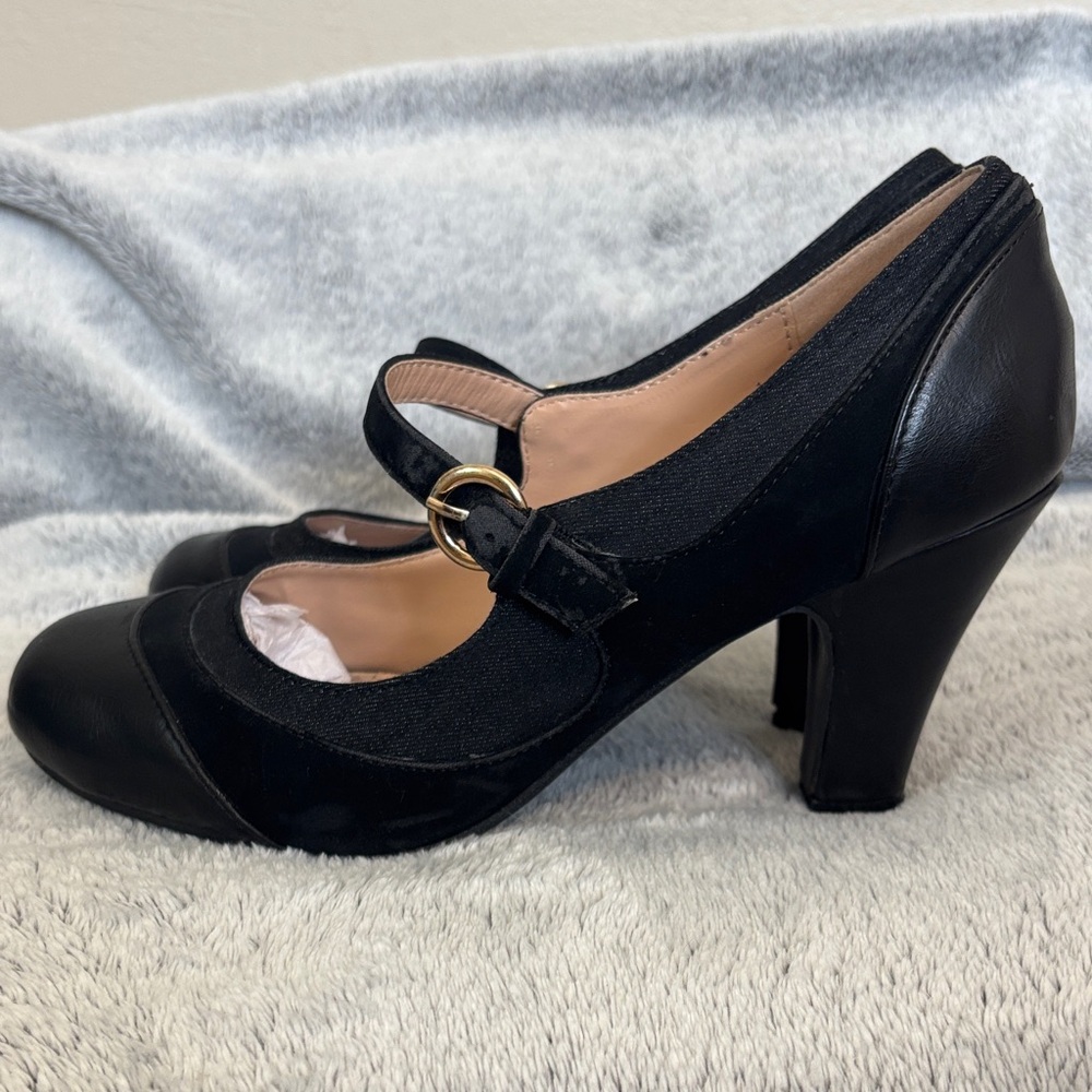 Journee Collection Black Mary Jane Heels with Strap - Picture 7 of 9